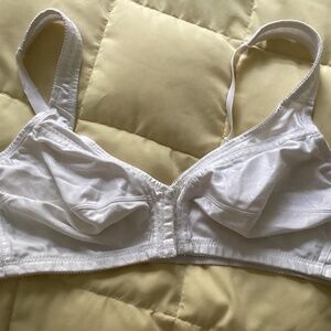 Secret treasures front closure bra white 40B like new